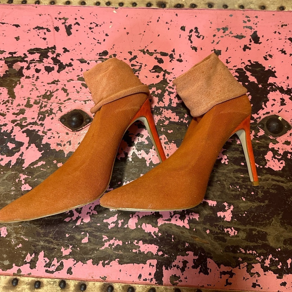 BEBO Women’s unique orange sock high heels sz 7 - Picture 6 of 9